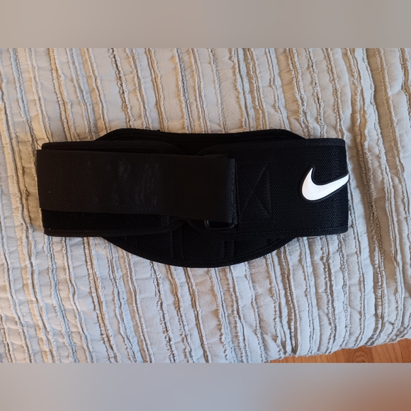 Nike Weightlift Belt - Picture 1 of 3